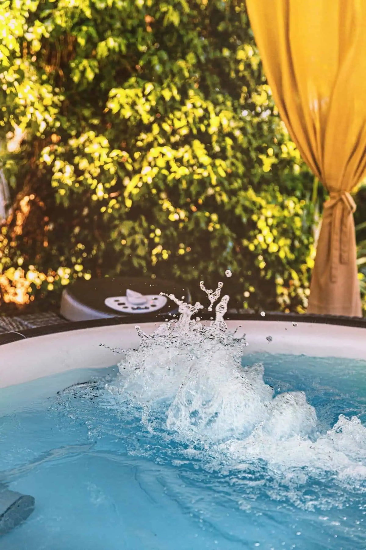 Softub Whirlpool POSEIDON X für 5-6 Pers. - Ø 200 cm