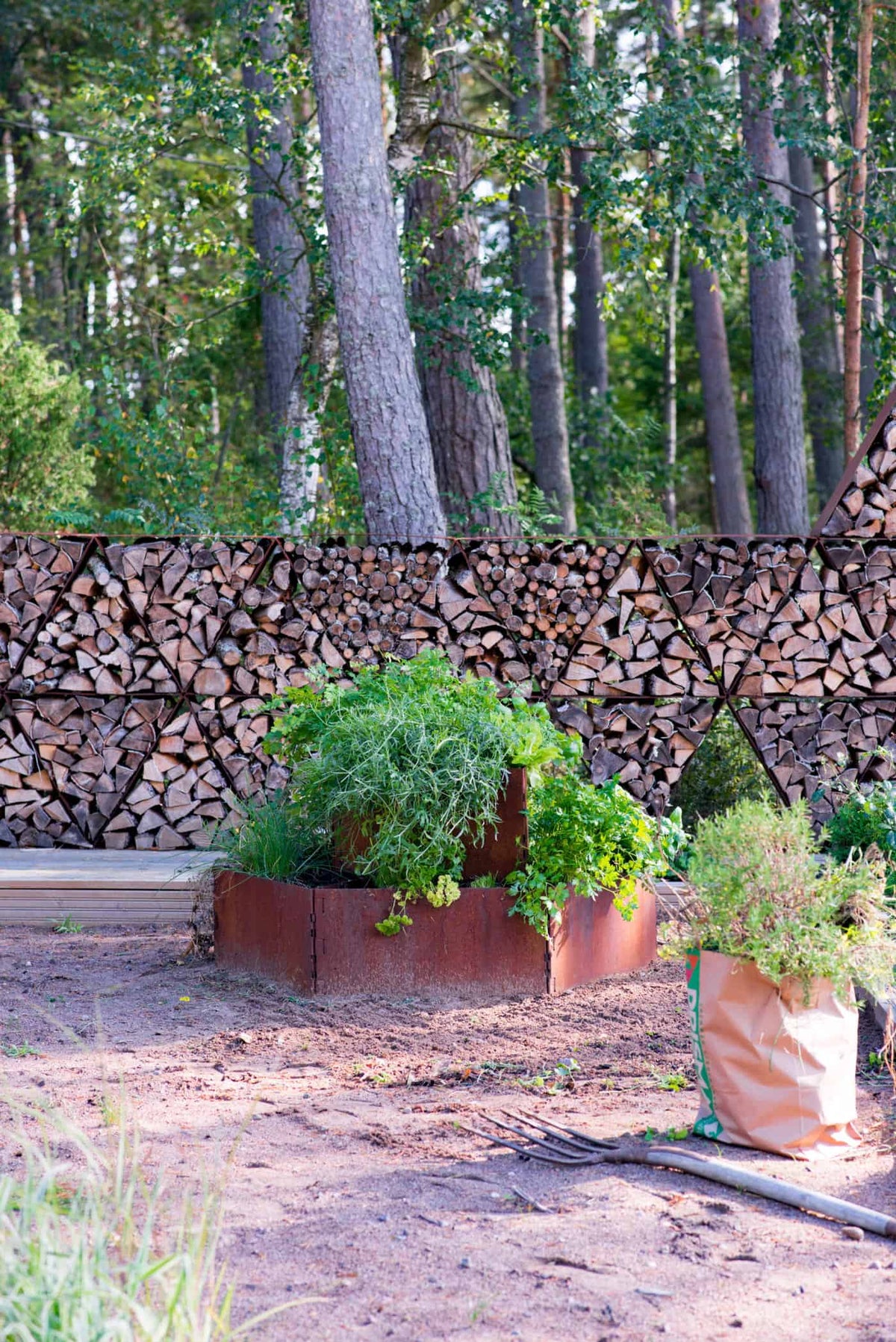Triholdy Brennholz Regal - Outstanding by Kirami
